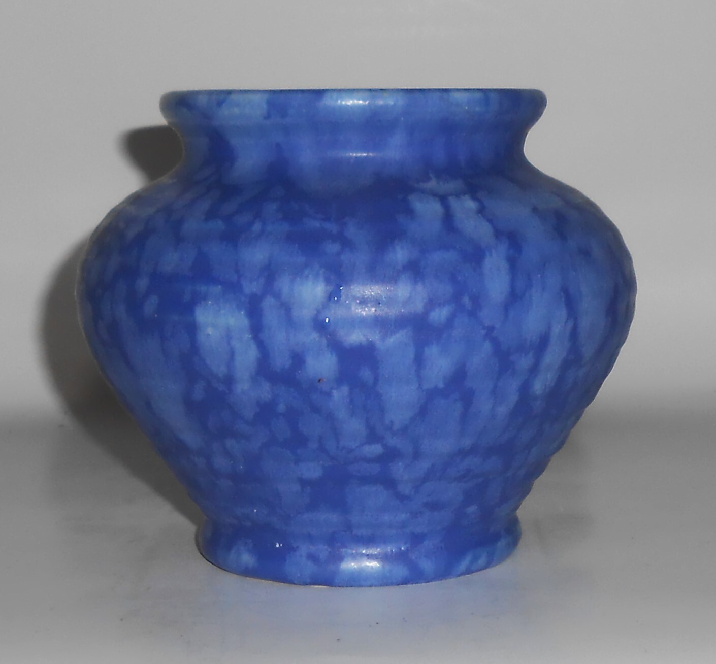 EARLY Camark Art Pottery #541 Matte Blue / White Stipple Wheel Thrown Vase