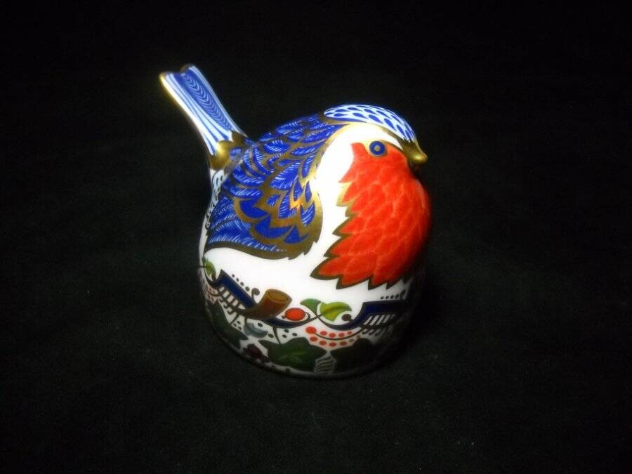 Royal Crown Derby Robin Nesting Imari Paperweight/Figure Excellent