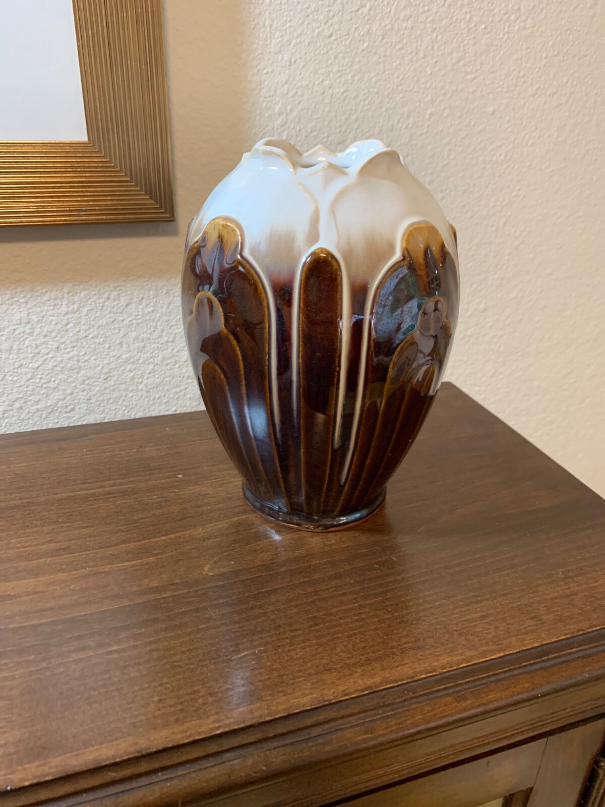 VTG SLIP GLAZE POTTERY VASE. BROWN AND CREAM. 7 1/2″ TALL ART DECO