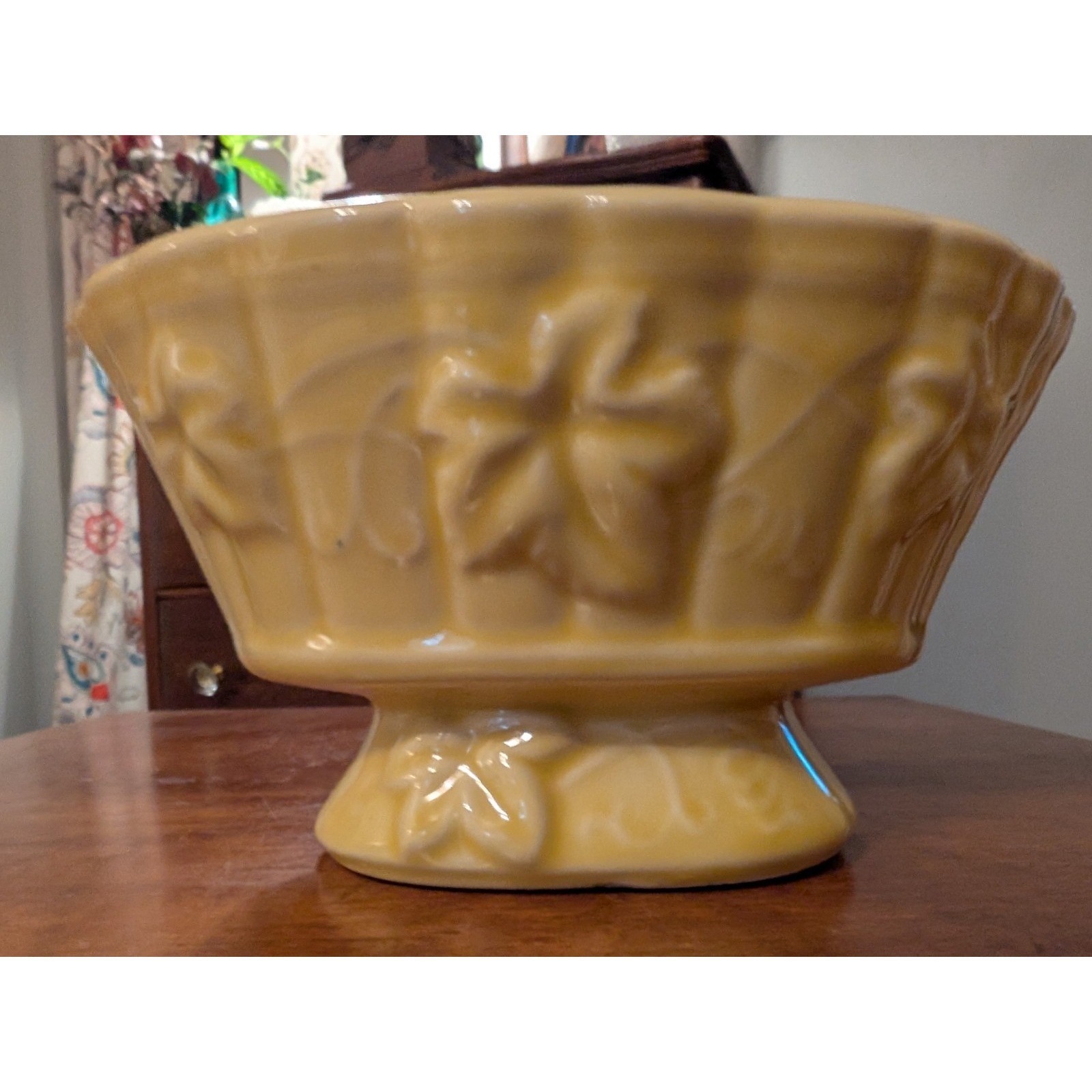VINTAGE/ANTIQUE YELLOW GLAZED FOOTED RAISED RELIEF IVY DESIGN OVAL PLANTER