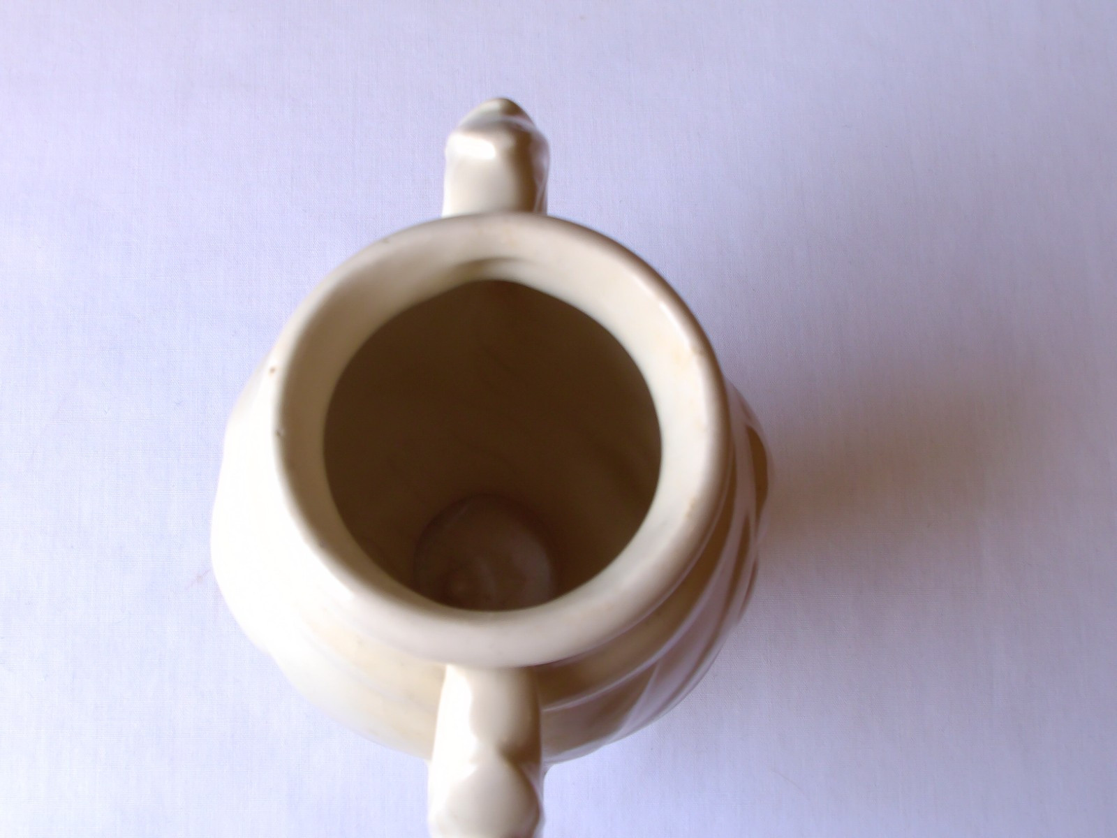 VINTAGE SHAWNEE EMBOSSED CLOVER BLOOM VASE MATTE WHITE 6″ HANDLES