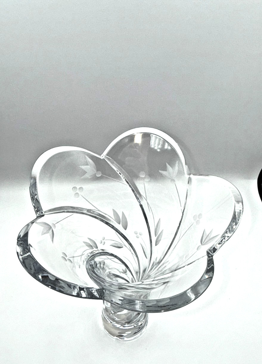 Mikasa PARK PLACE Trumpet Crystal VASE 11″ Engraved Floral Petal Top Flared Vtg