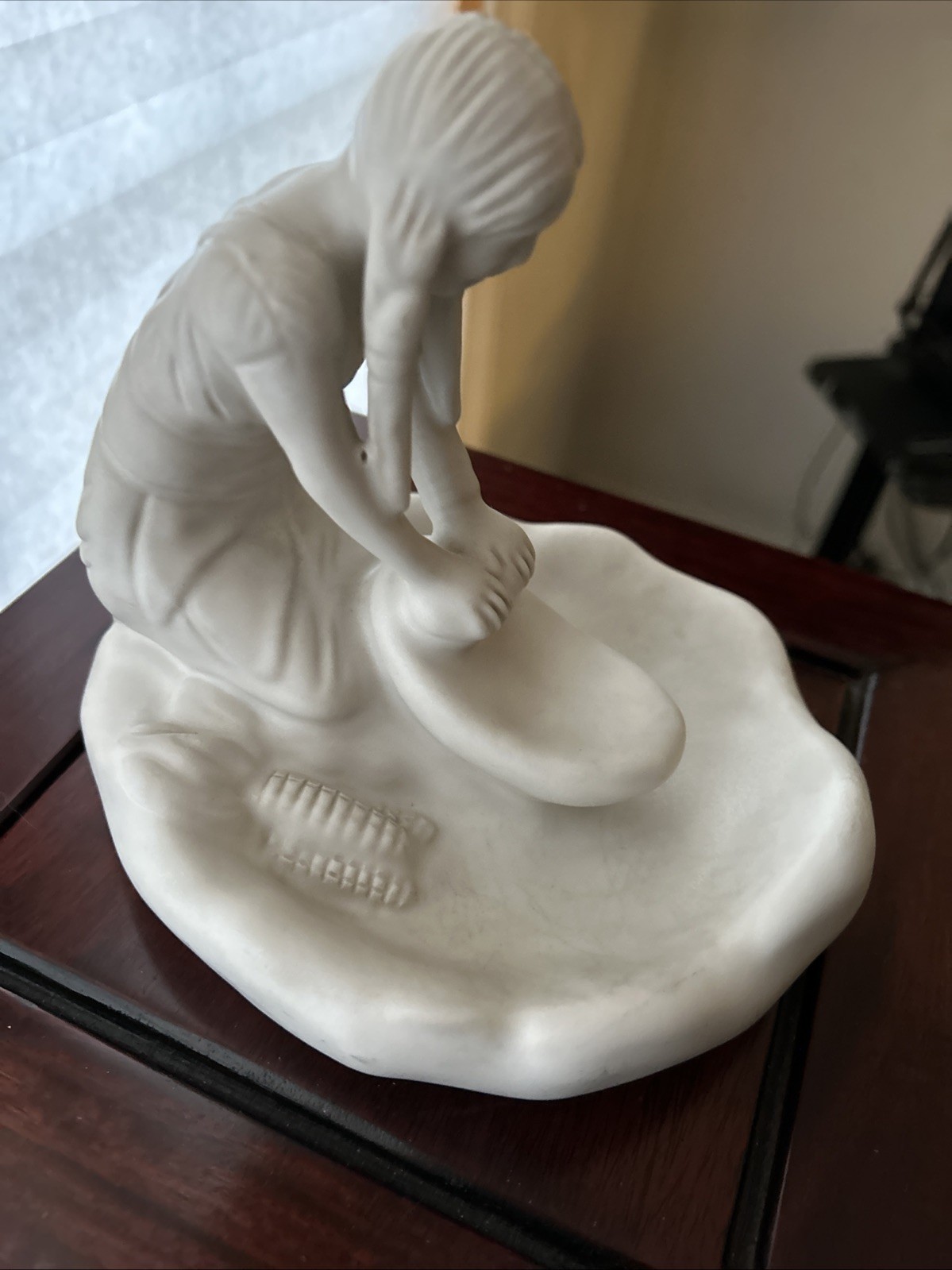 Vintage Van Briggle Hopi Maiden Native Girl Grinding Corn Ivory EUC