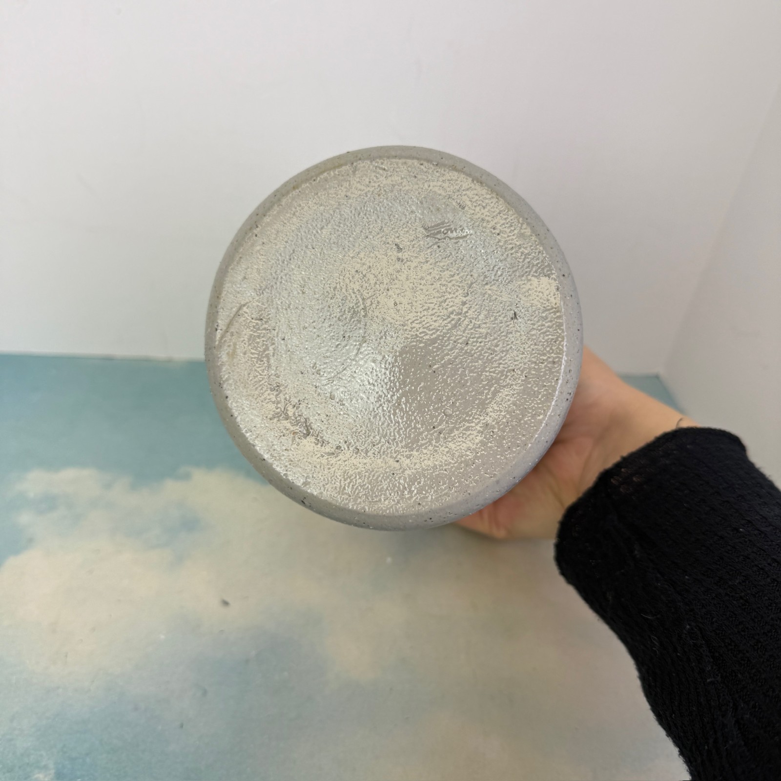 VTG Salmon Falls Stoneware Pottery Undated Basket of Blueberries 6.5” Crock Vase