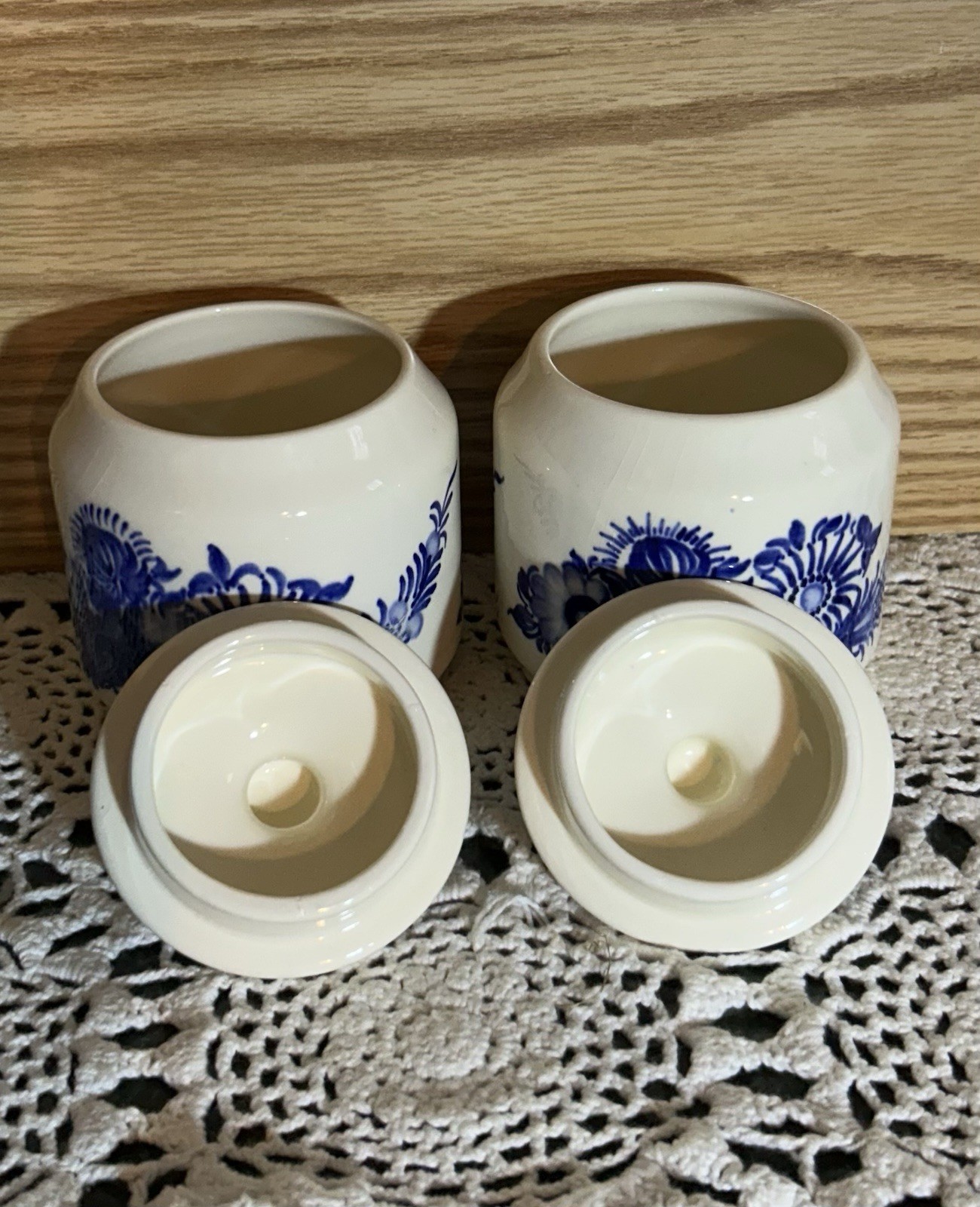 Vtg Staffordshire England Ginger Jar Blue White Floral Porcelain w Lid Urn Vase