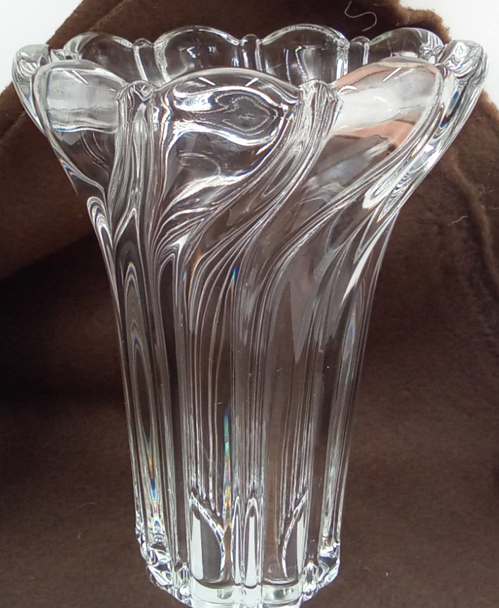Mikasa Peppermint Vase Glass Clear Swirl Floral Holder Tabletop Decorative 1990s