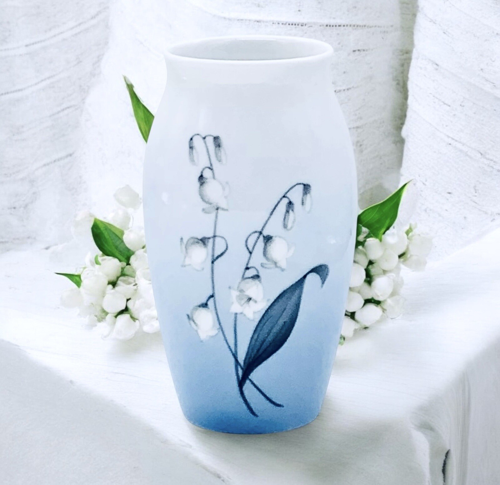 Bing & Grondahl B&G Kjobenhavn Denmark BIG9 LILY OF THE VALLEY 57/255 Vase NEW