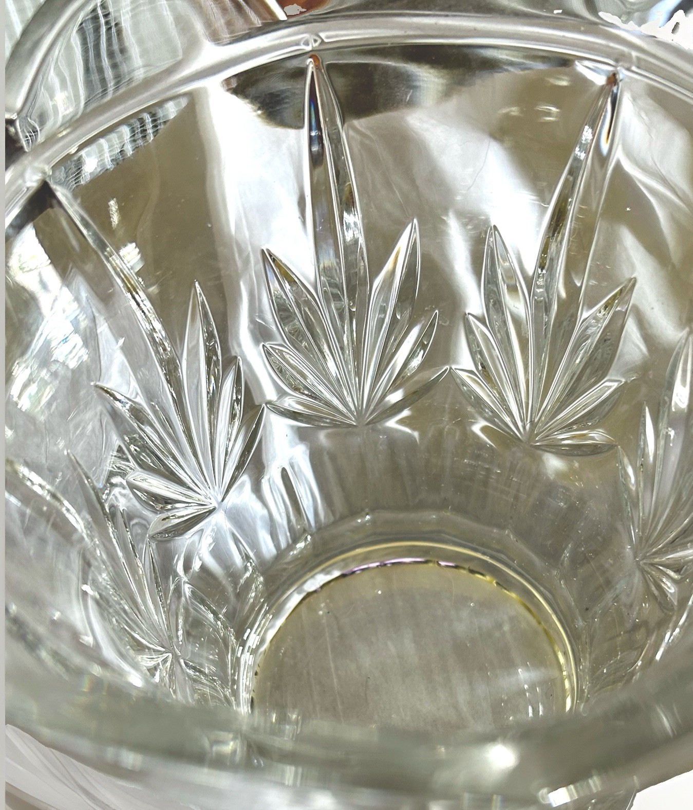 Royal Limited 24%Full Lead Crystal Tulip Biscuit Barrel – Czech Republic