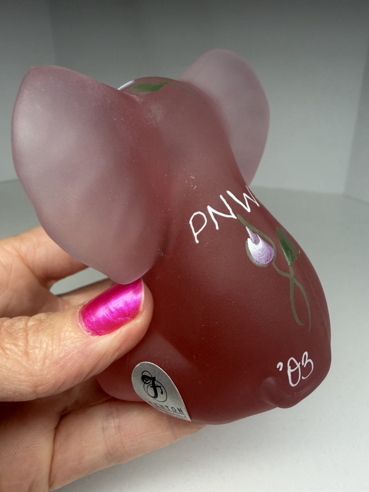 FENTON ART GLASS 2003 PNWFA PINK SATIN SITTING ELEPHANT
