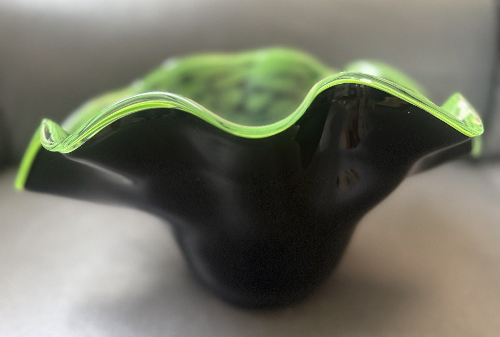 VNTG Green/Black Hand Blown Murano Glass W/Ruffled Edge And Green Circle Swirls
