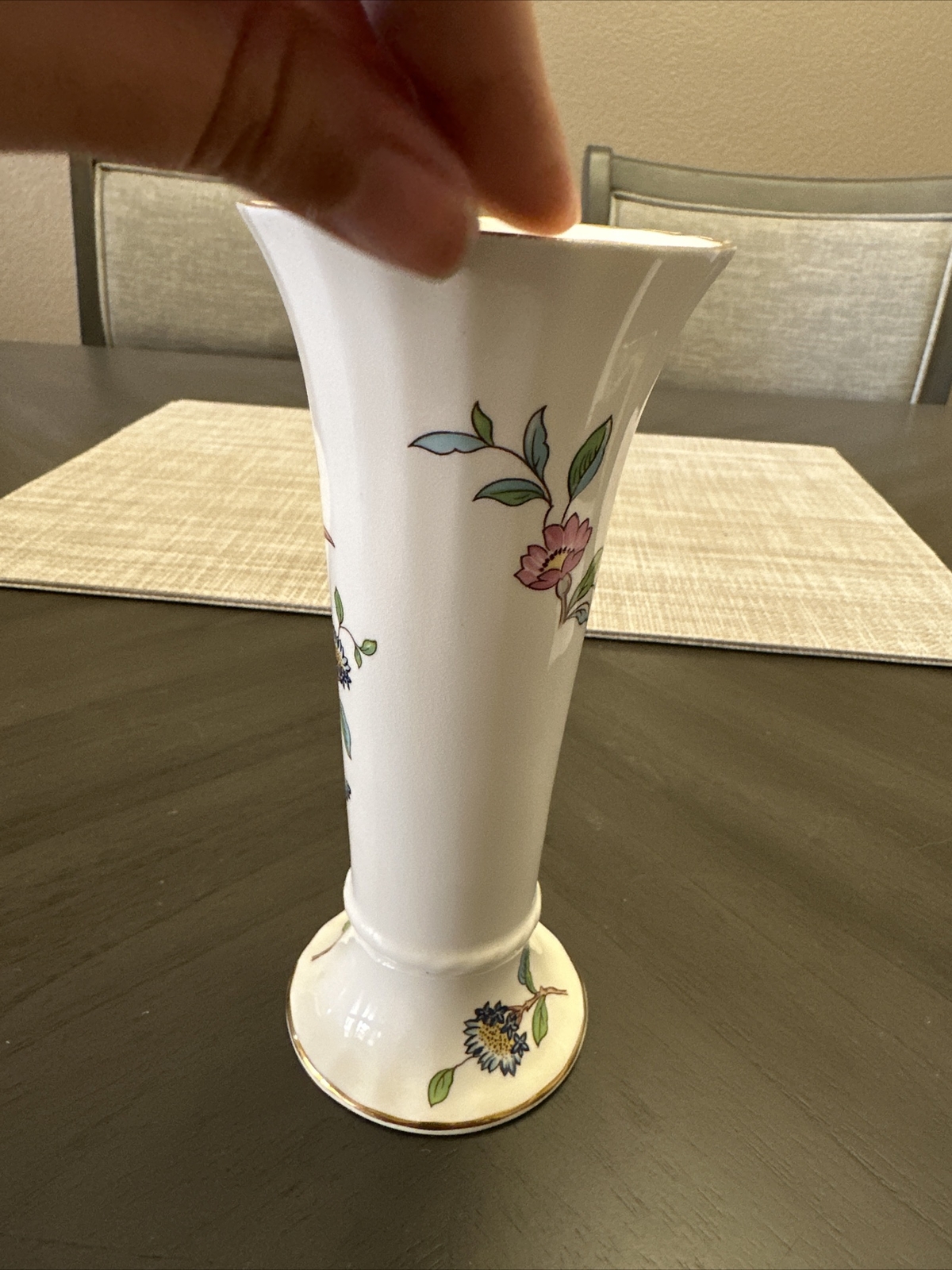 6 1/8″ AYNSLEY PEMBROKE PATTERN FLORAL BIRD VASE Beautiful RARE
