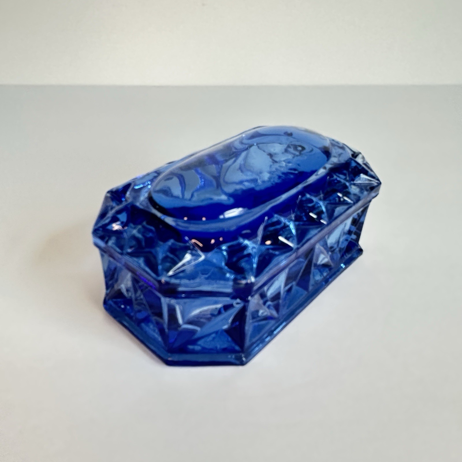 Fenton Intl. Art Glass Cottage Blue Trinket Box. Beautiful Condition! Faceted