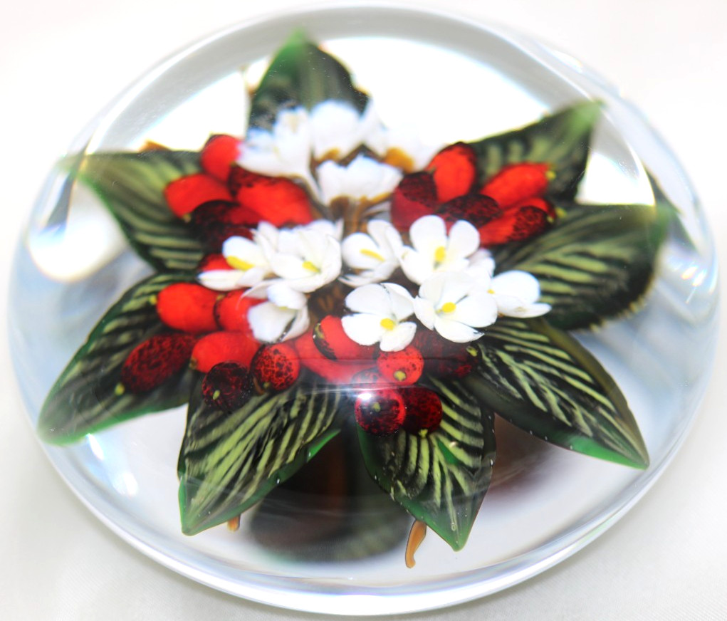 BEAUTIFUL Magnum RICK AYOTTE Flowers & Berries BOUQUET Art Glass PAPERWEIGHT