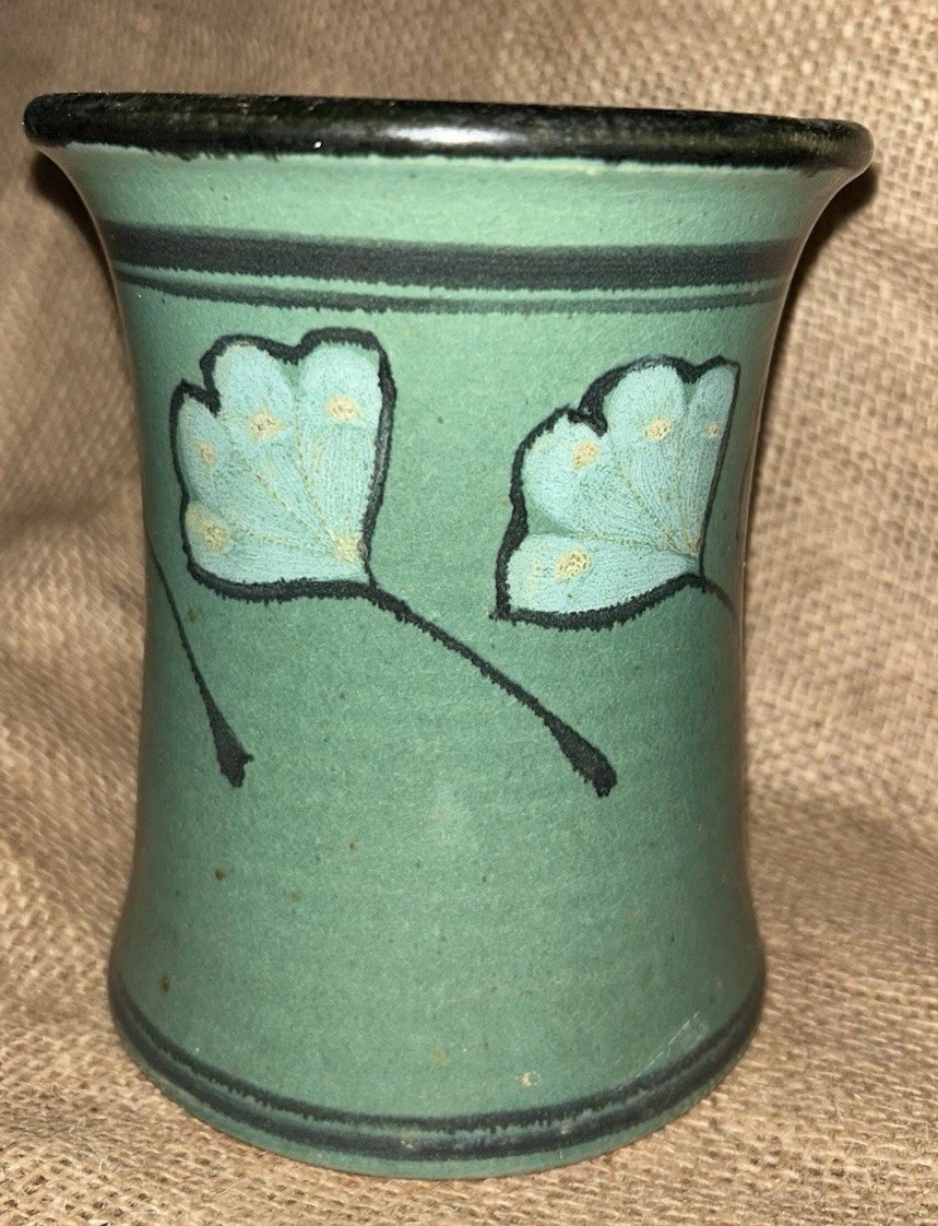 VTG Ginkgo Leaf Crock Pottery Signed E Saslaw VT Artist 5 7/8”T 4.75”Diam Base