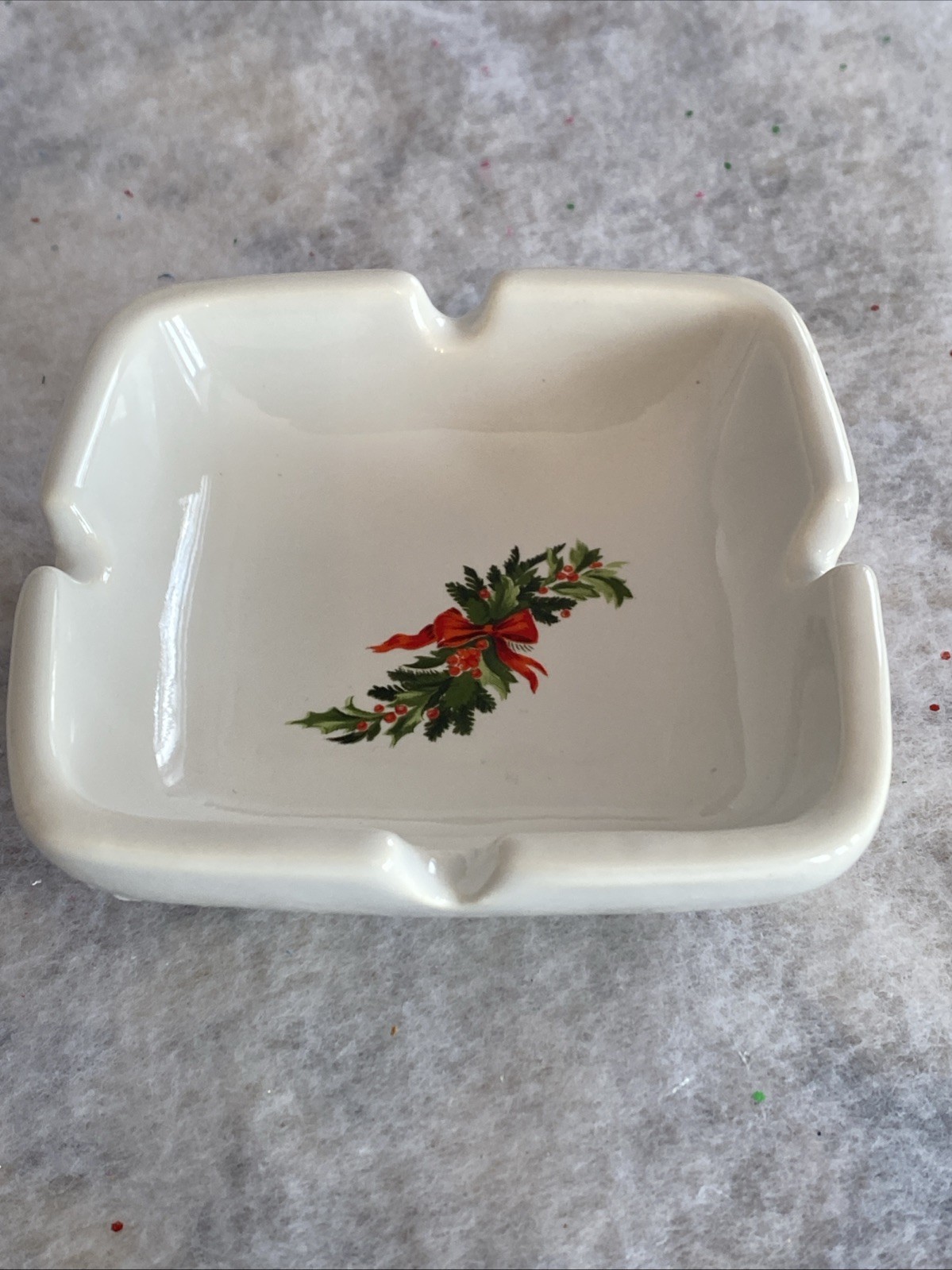 Vintage Ashtray, Haeger 925 USA Christmas Holiday White With Holly Ceramic 4″