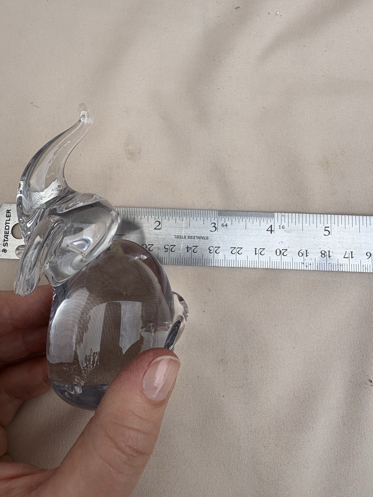 VTG clear art glass elephant figurine and paperweight – ~3x3x4.25