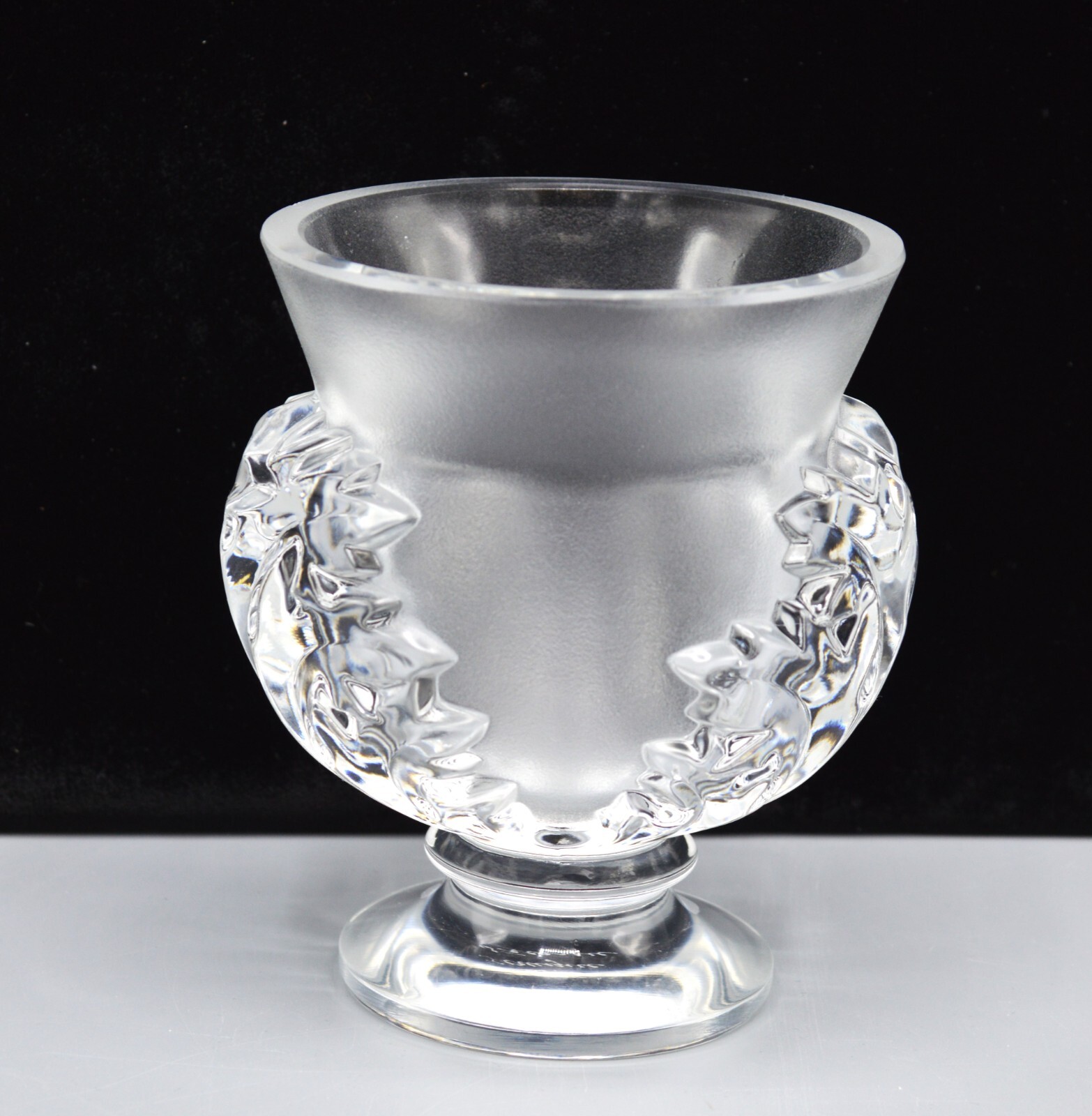Lalique France Frosted Crystal St. Cloud Acanthus Leaf Footed 4.5″ Vase