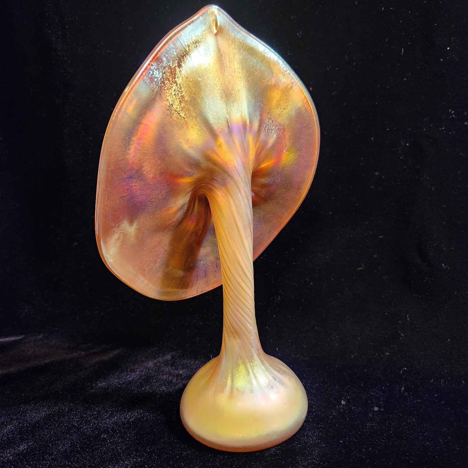 Rare VTG Gold Iridescent Jack-in -the-Pulpit Hand-blown Art Glass Vase. 9″× 6″