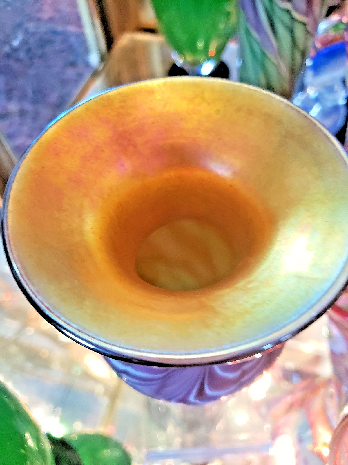 LUNDBERG “PULLED LEAF” VASE PURPLE & GREEN WITH GOLD IRIDESCENT INTERIOR