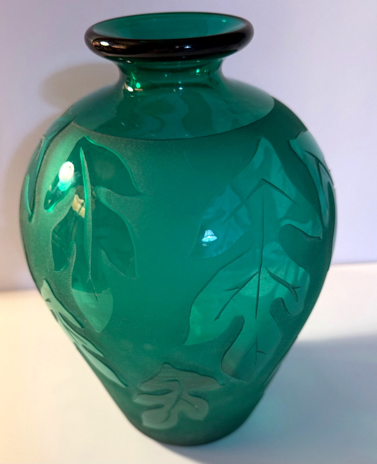 Coreia AP Acid Etched Green 10″ Inscribed Leaf Vase