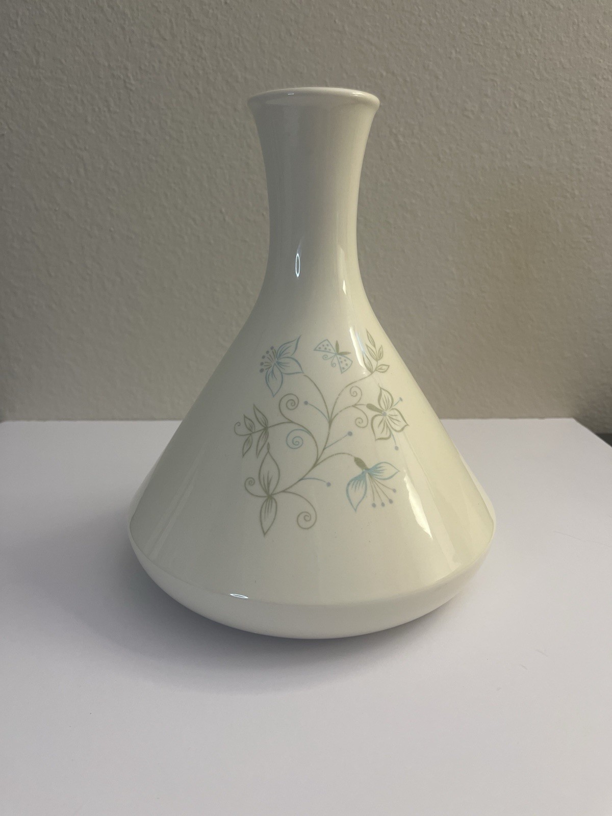 1960’s Taylor Smith Taylor White Floral Wide Bottom Carafe/Vase, 9” Tall. B-12