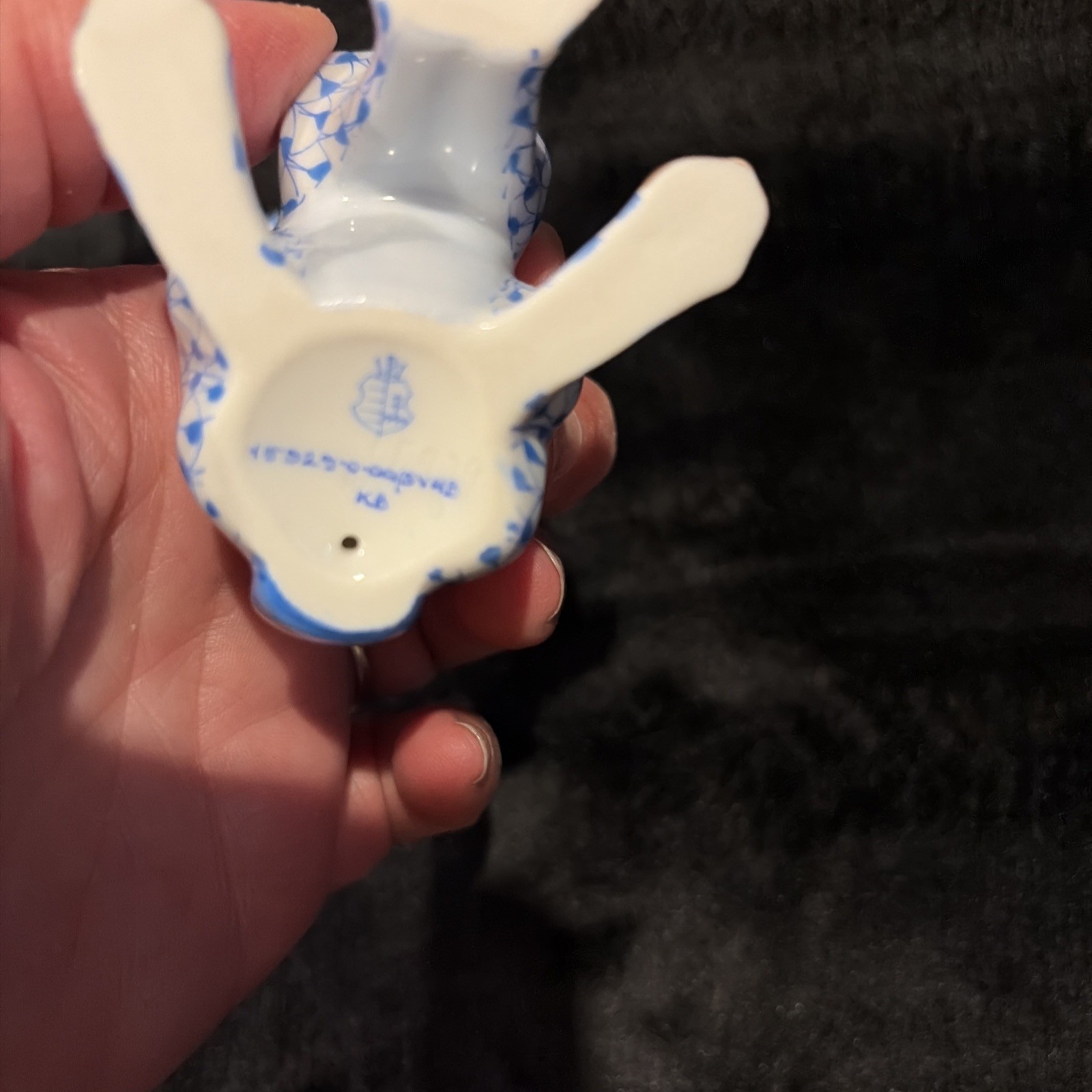 Herend Sitting Bunny, Blue Fishnet 5 Inch With Gold Accents