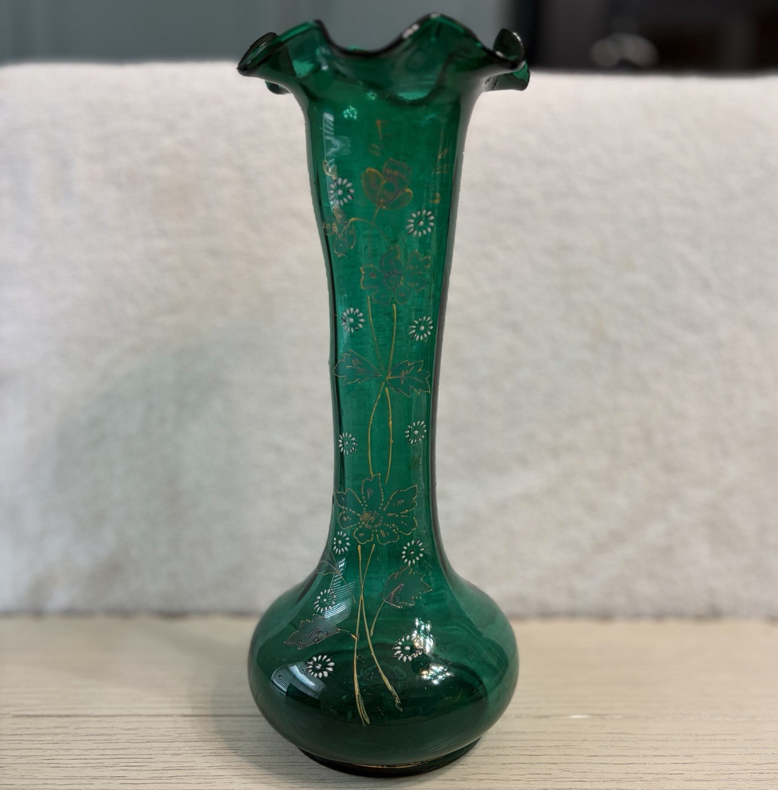 Unmarked Green Glass Floral Vase Gold & White Flower Design Decorative 12 in