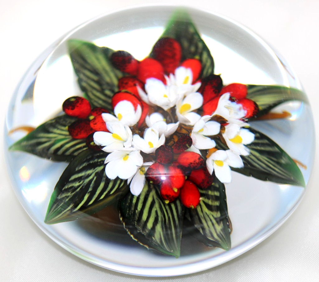 BEAUTIFUL Magnum RICK AYOTTE Flowers & Berries BOUQUET Art Glass PAPERWEIGHT