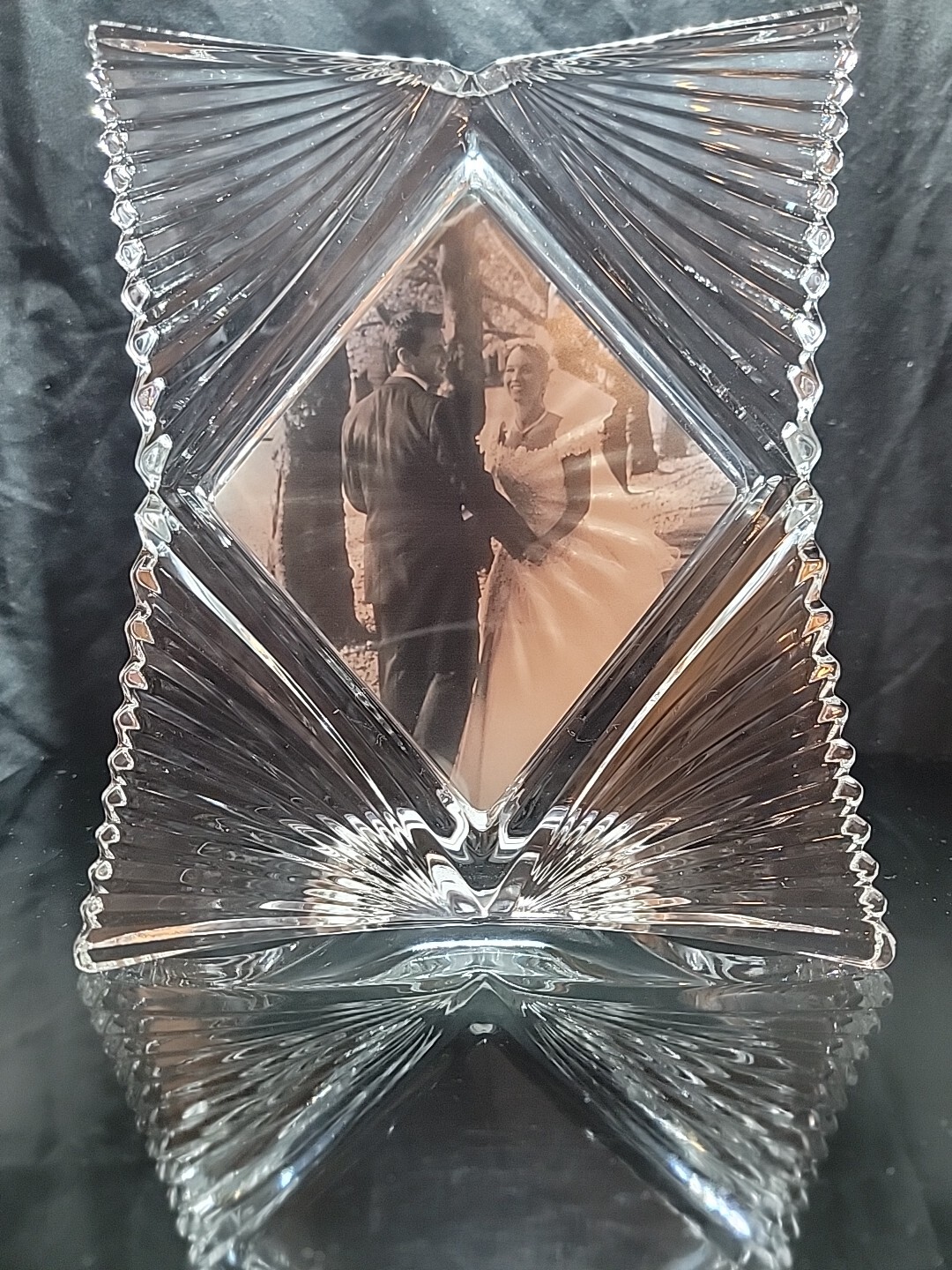 Mikasa Starlet Cut Crystal Beautiful Picture Frame 5.25″ x 6.25″ – NEW Elderbeer