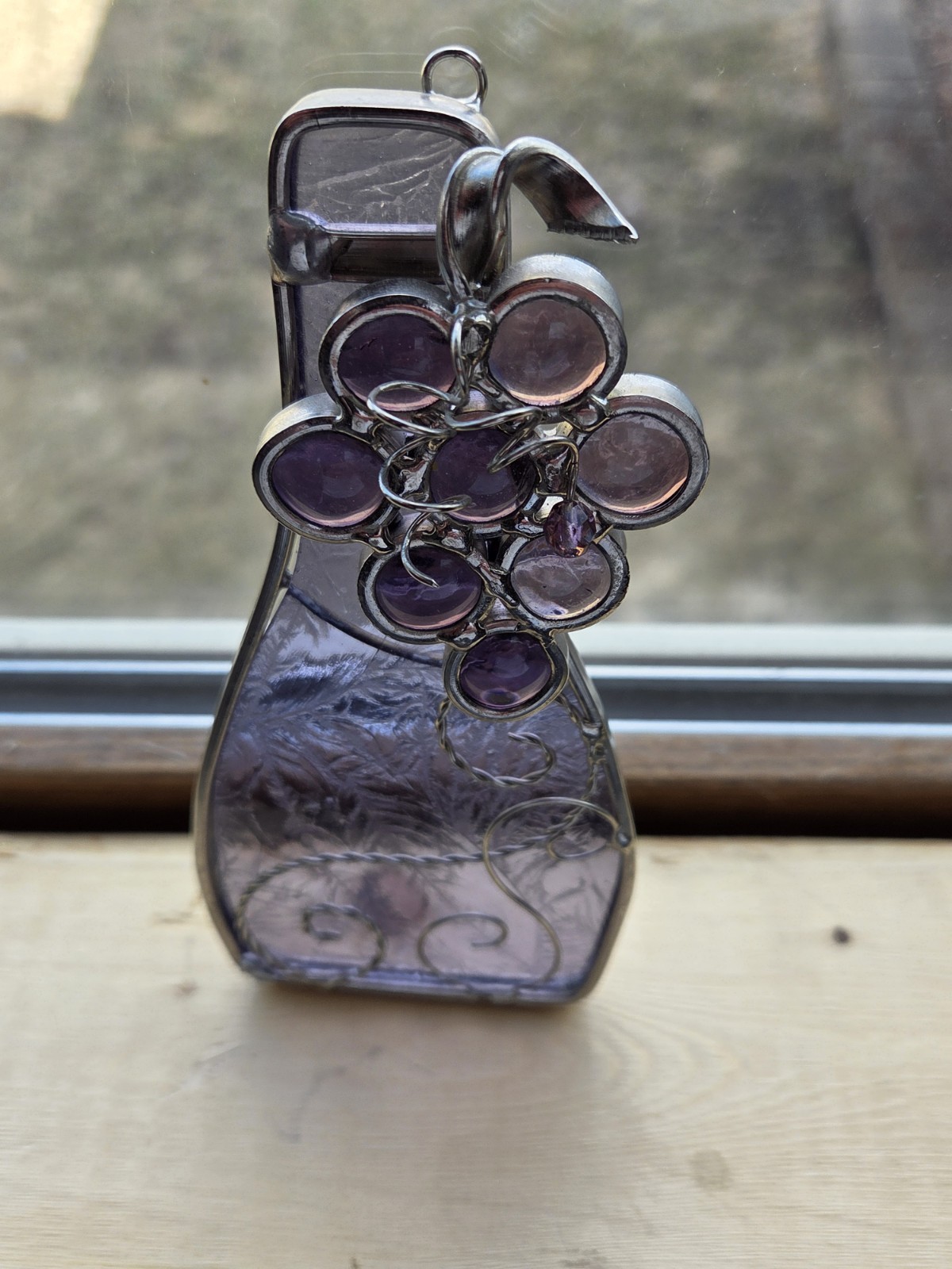 Handmade Purple Stained Glass Wine Grapes Suncatcher Glass Metal ~5×2.5 in