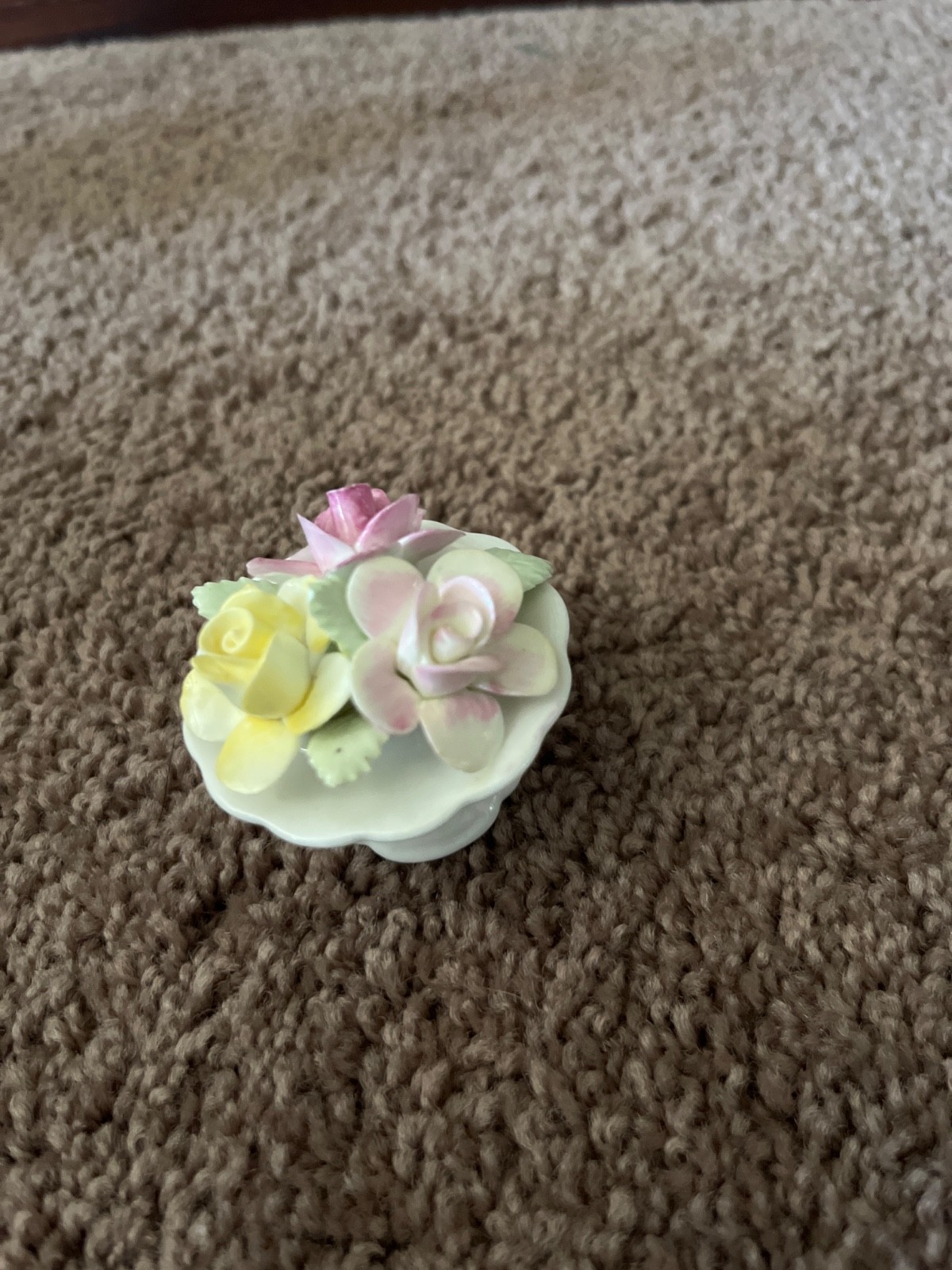 VTG Royale Stratford Porcelain Flower Bouquet Basket Fine Bone China England