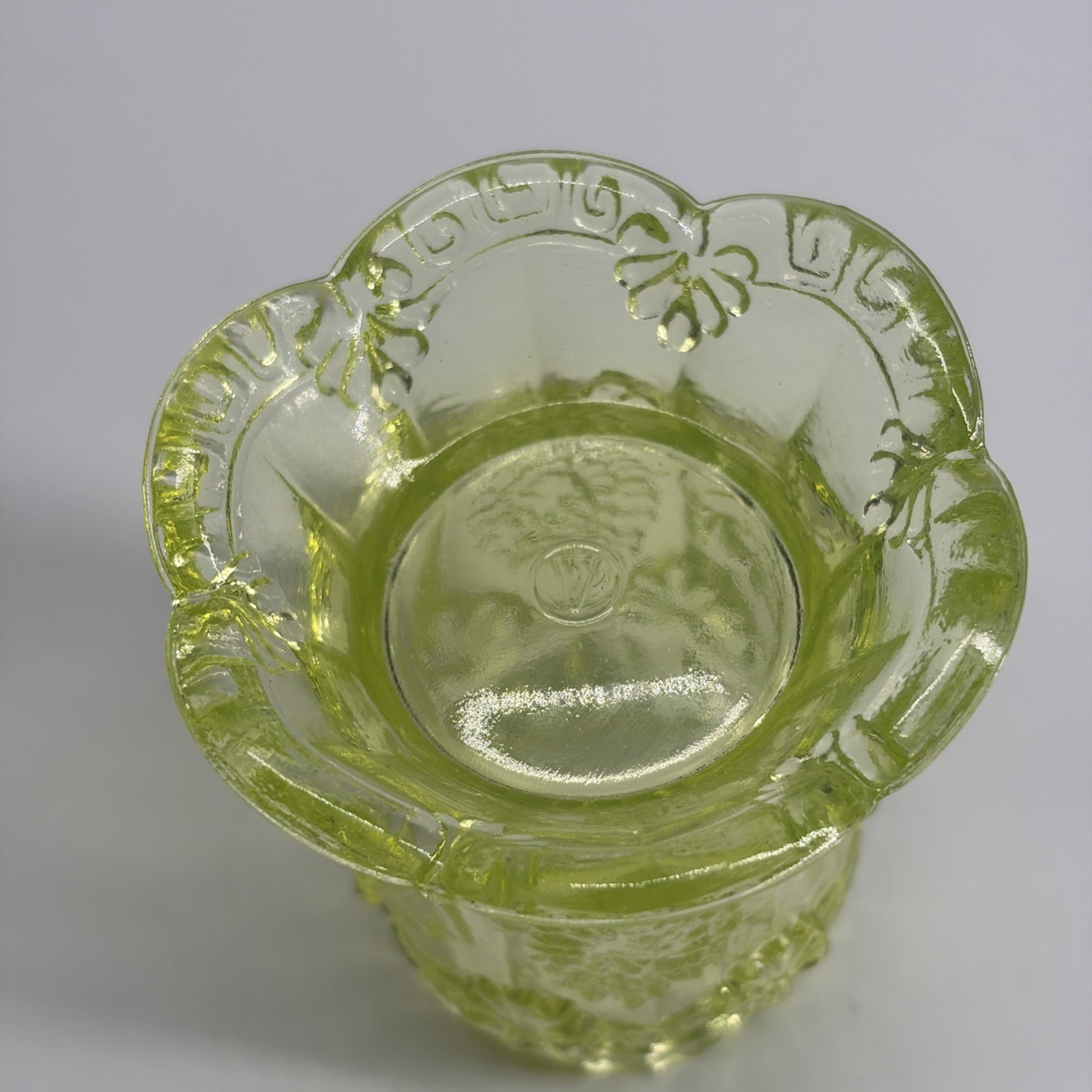 Summit VGCI Chrysanthemum Sprig Toothpick Holder 2.5″ Vaseline Uranium UV Glow