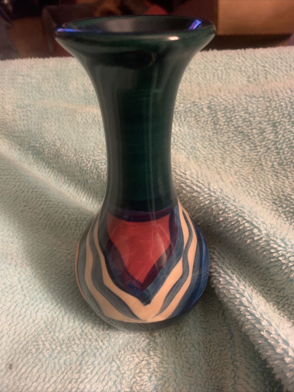 Gail Pittman Pottery Azalea Green Vase Signed, 6 1/4 Tall Zigzag Red Blue Cream
