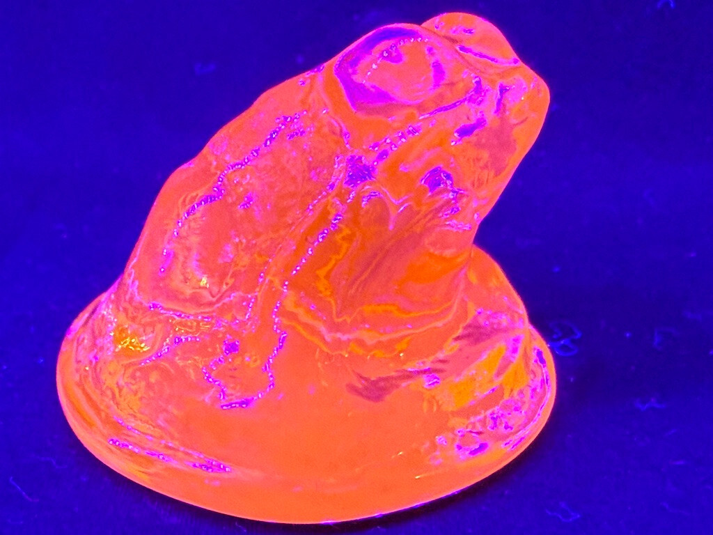 Green Vaseline uranium glass Frog Toad paperweight selenium glow magnesium fish