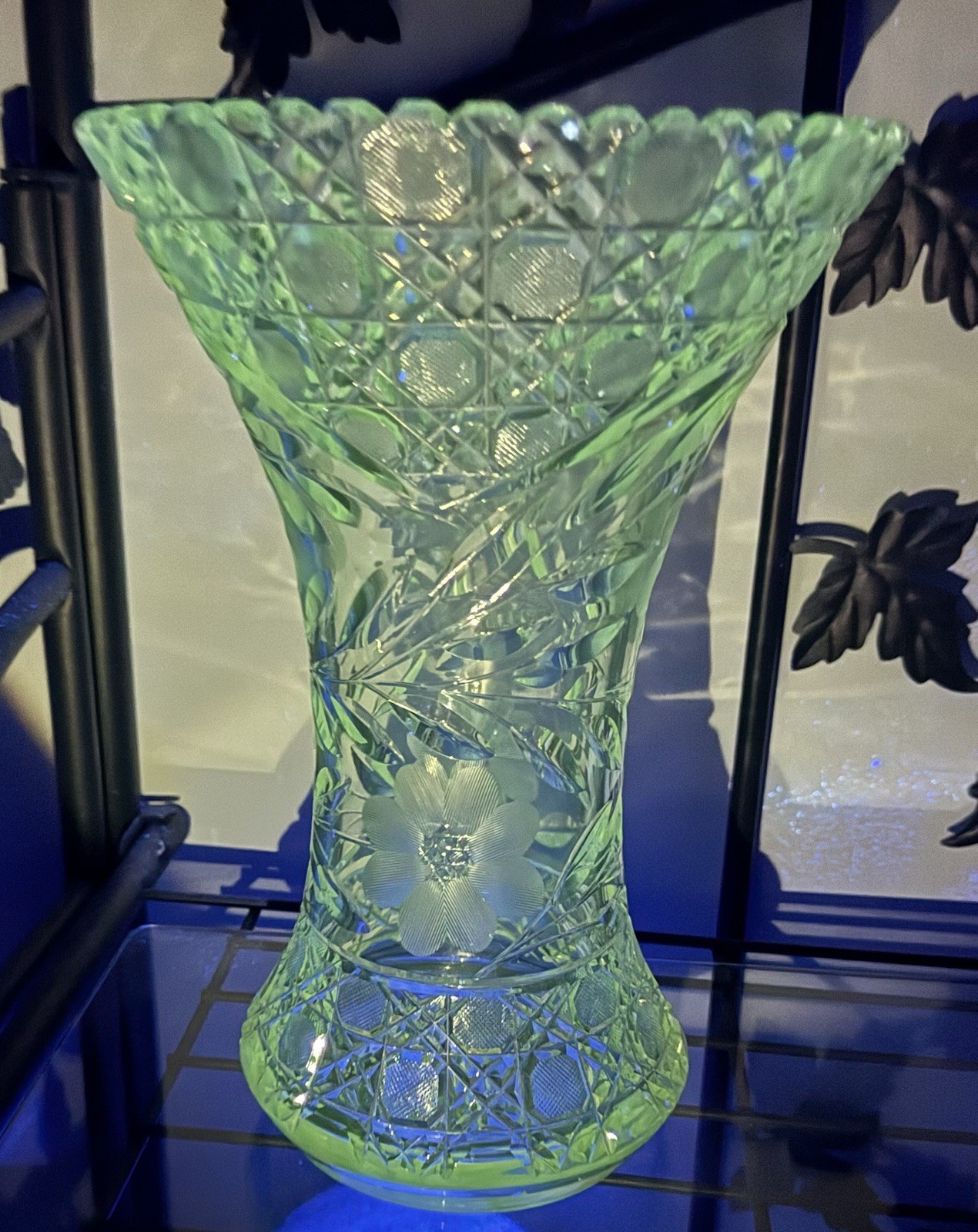 AMERICAN BRILLIANT HUGE 12” CORSET VASE GLOWS GREEN WITH 365 UV LIGHT 1887-1916