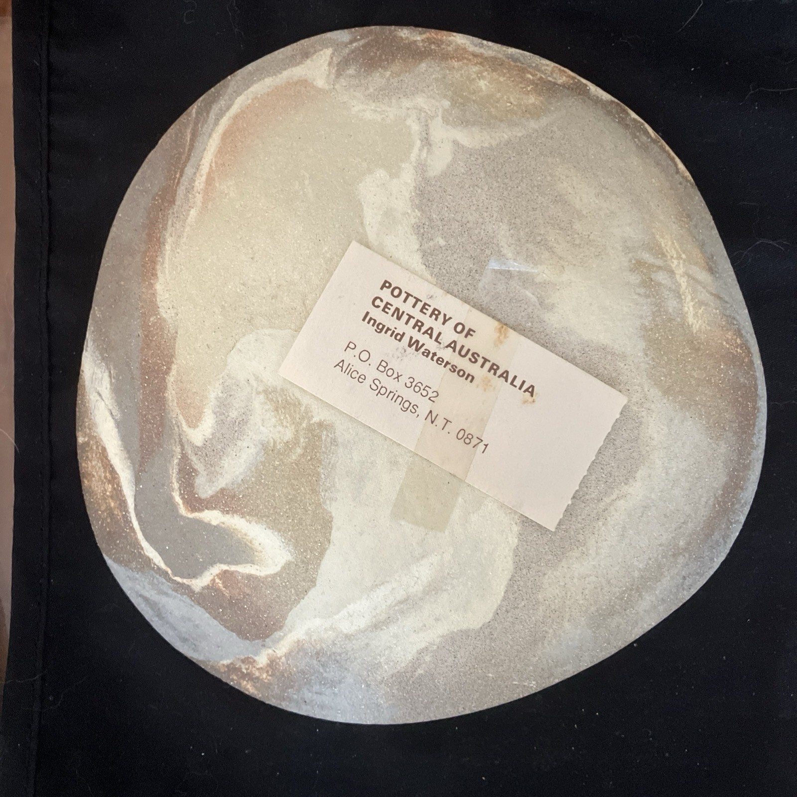 Vintage AUSTRALIAN POTTERY ~ Ingrid Waterson – Dish In Ochres ~ Kangaroo Design