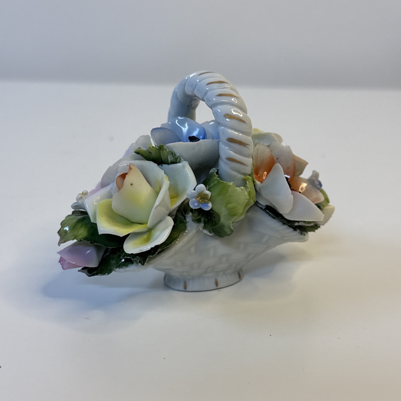 Beautiful Vintage Capodimonte Porcelain Flower Basket Italy 4×2.5×2″ Vintage