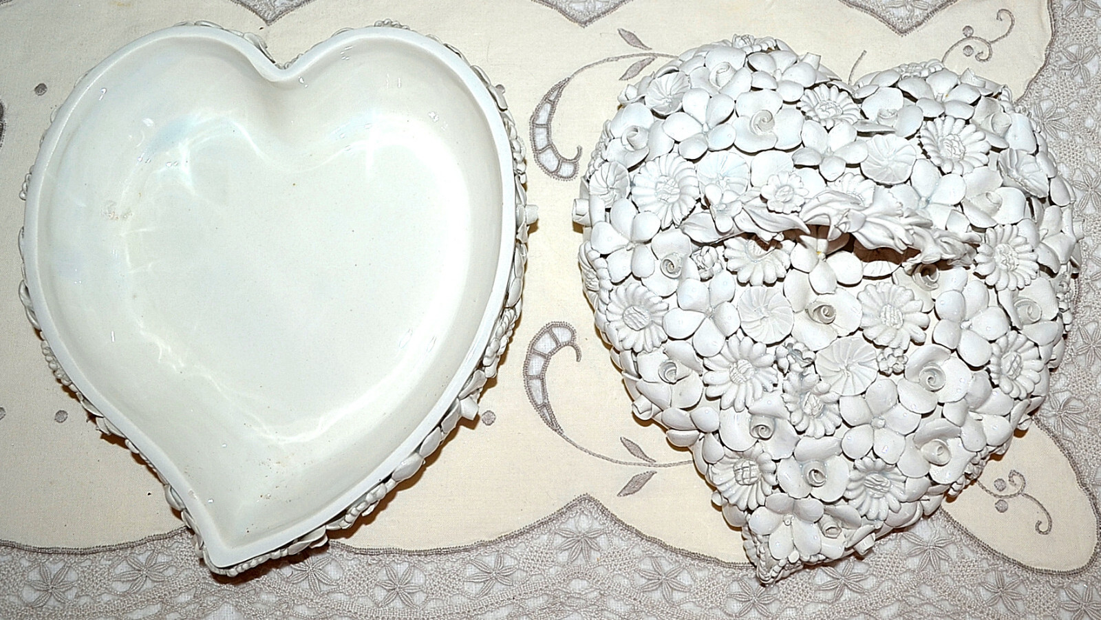 VINTAGE ITALY, UNIQUE HAND MADE FLORAL FLOWER HEART SHAPE COVERED BOX, W/HANDLE