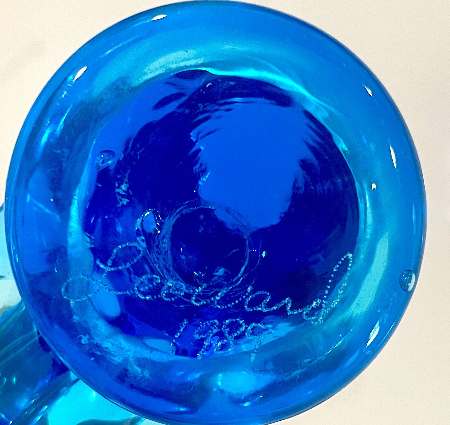 Small, signed, handblown blue glass bird, 2.5×3.5×1.5″ 1989 Leoward