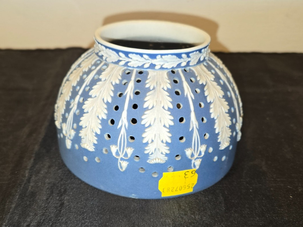 Wedgwood Jasperware Lamp Shade – Hightower Collection – Texas Exhibit 2012