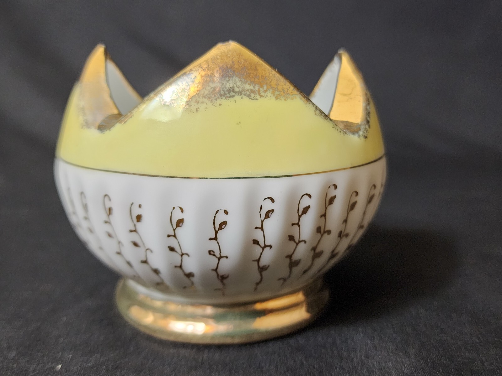 Vintage Art Glass Porcelain Iridescent Yellow and Gold Rose Bowl Japanese B25