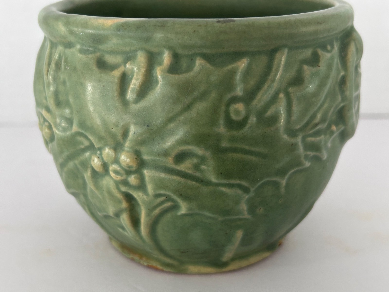 Brush McCoy Pottery Matte Green Holly Berry Planter Jardiniere 4 1/8″ X 3 3/4″