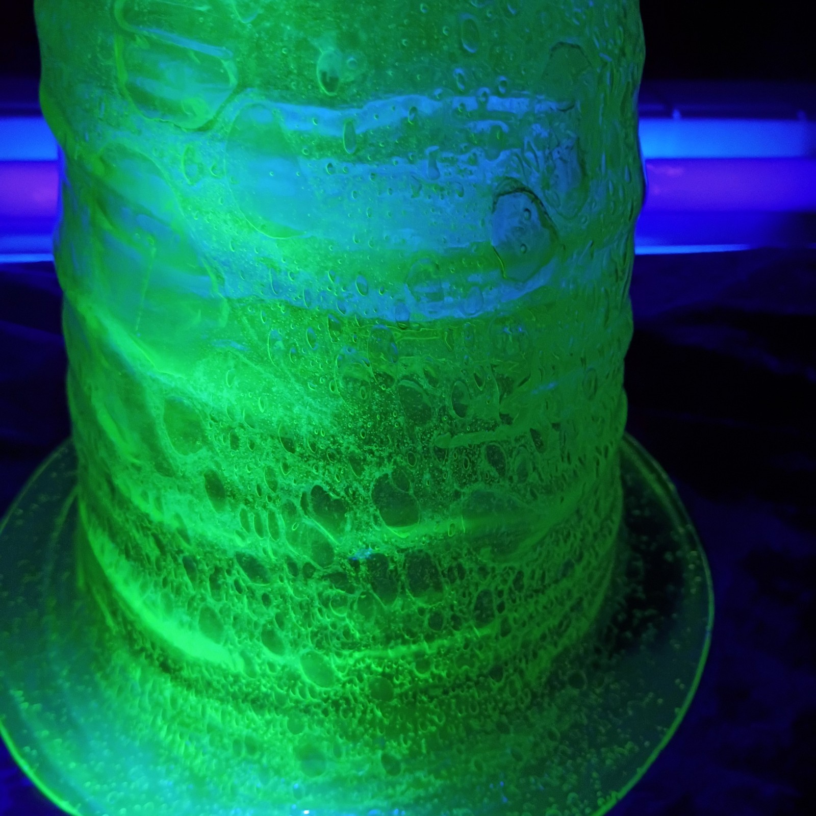 7″ Consolidated Catalonian Hat Shaped Uranium Wavy Vase Lots Of Bubbles GLOWS”