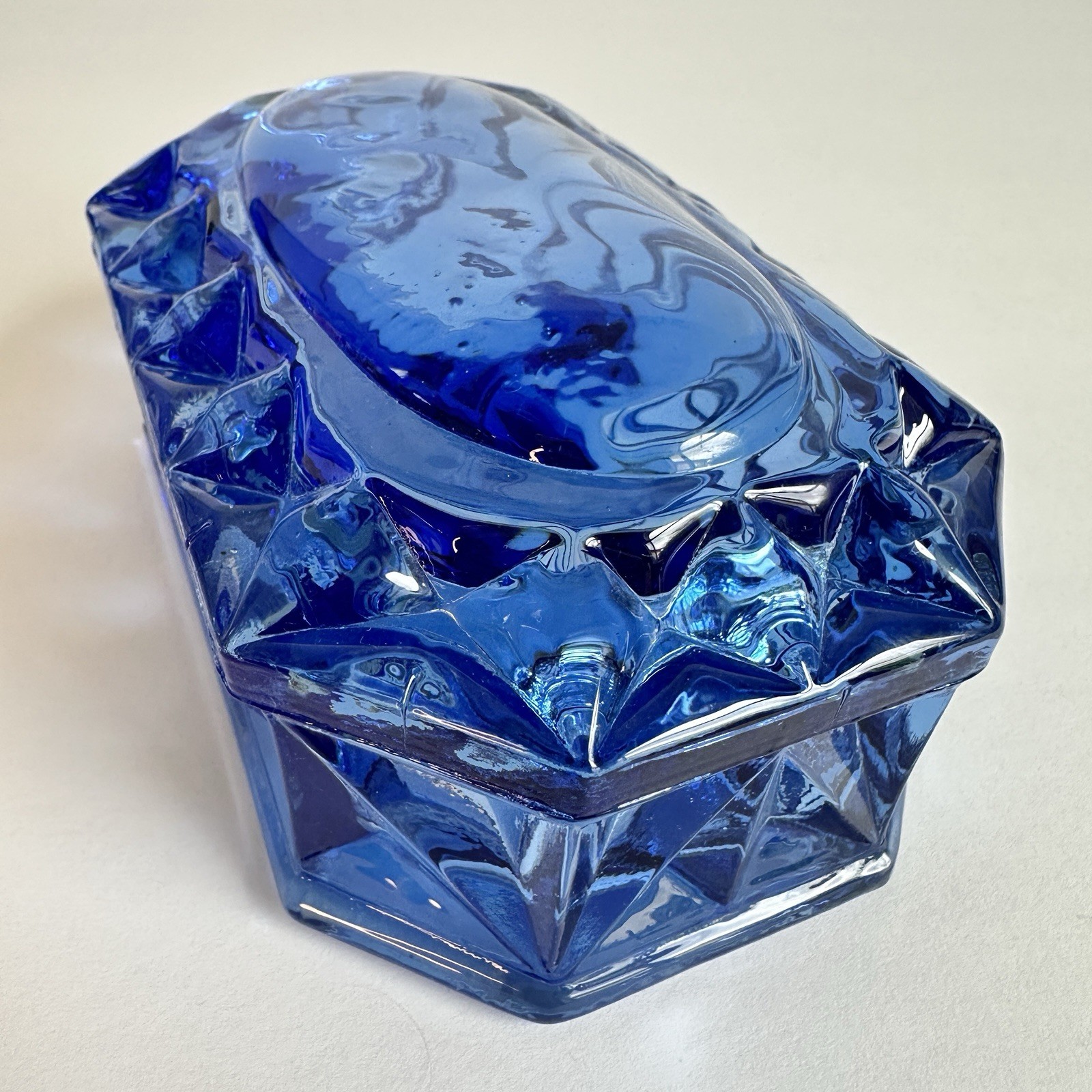 Fenton Intl. Art Glass Cottage Blue Trinket Box. Beautiful Condition! Faceted