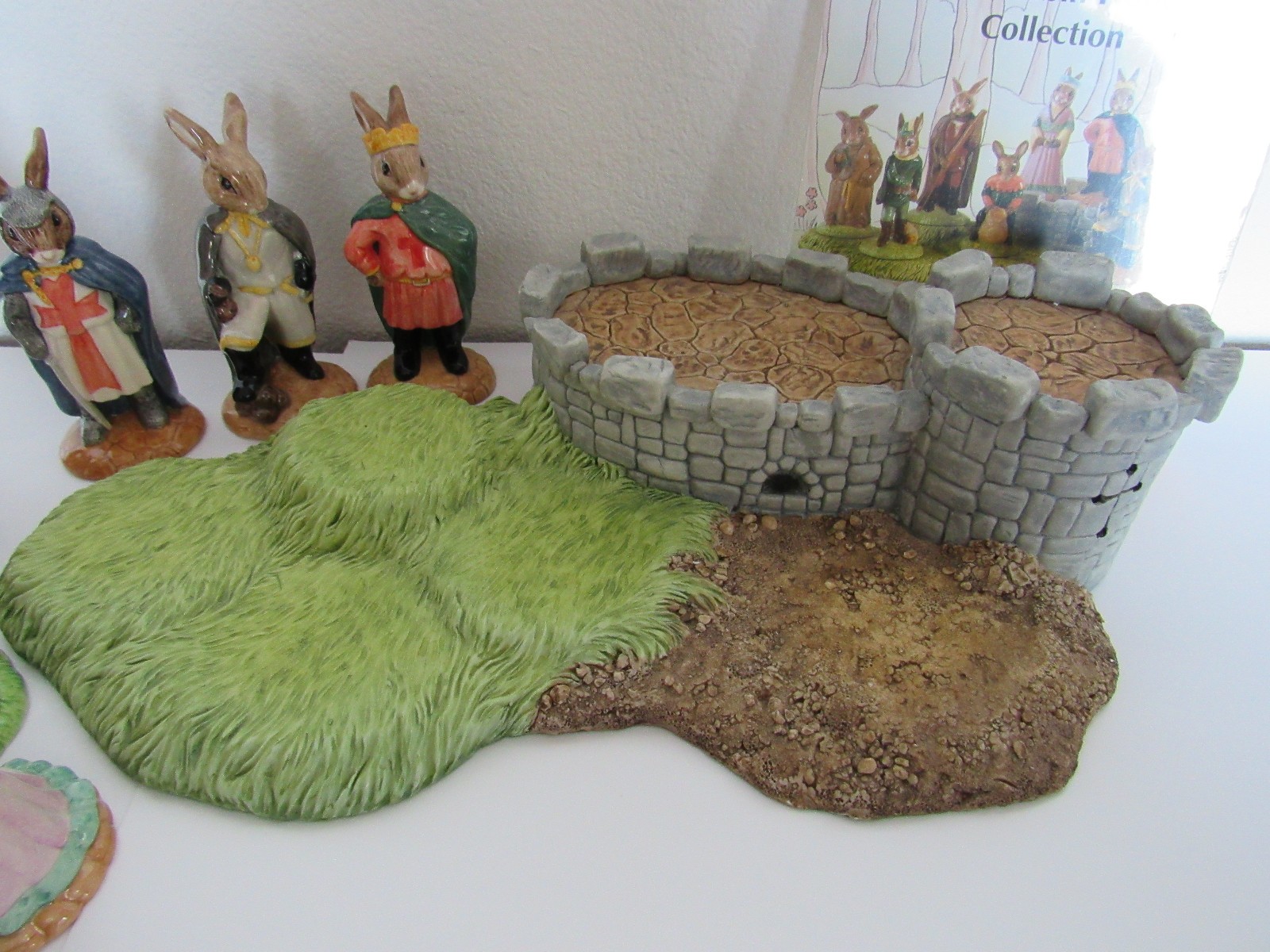 BUNNYKINS ROYAL DOULTON ROBIN HOOD COMPLETE SET WITH STAND AND BOXES