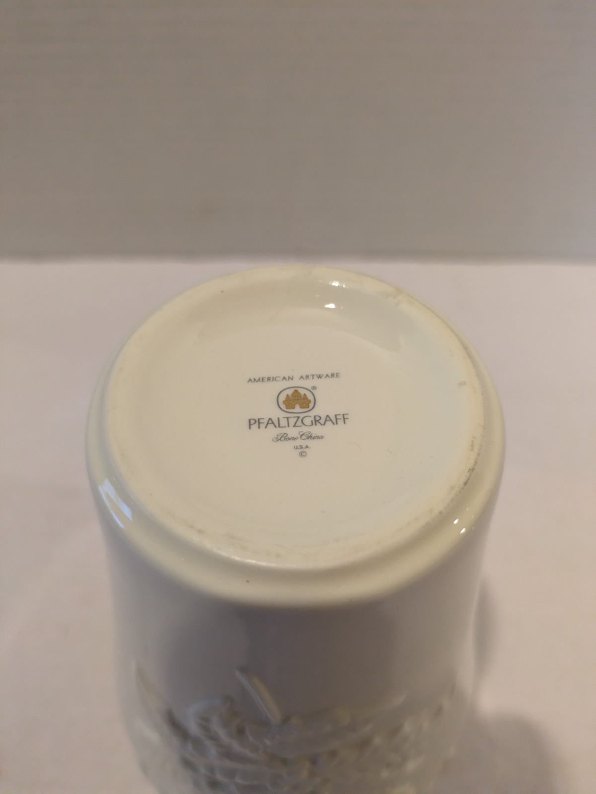 Pfaltzgraff Yuletide Pattern Christmas Vase 6 1/2 inches Gold Rim