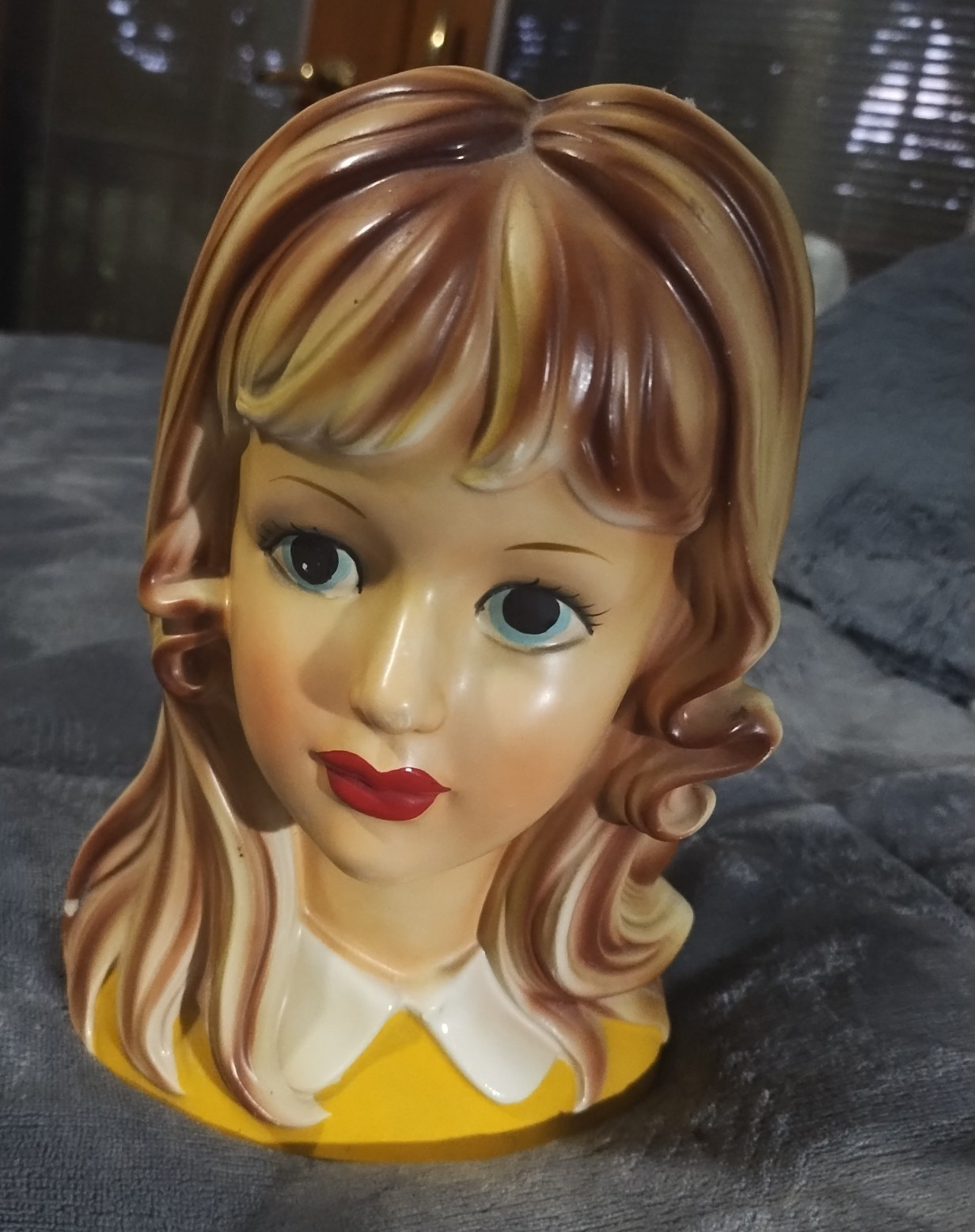 8 1/2″ Vintage TEEN HEAD VASE HEADVASE TP-2117