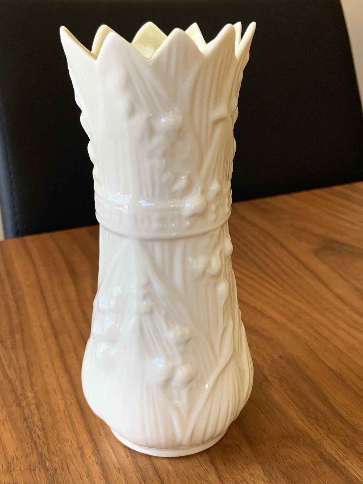 Vintage Belleek Lily of the Valley Flower Vase 6th Mark 1965-1980 Ivory 6.5 inch