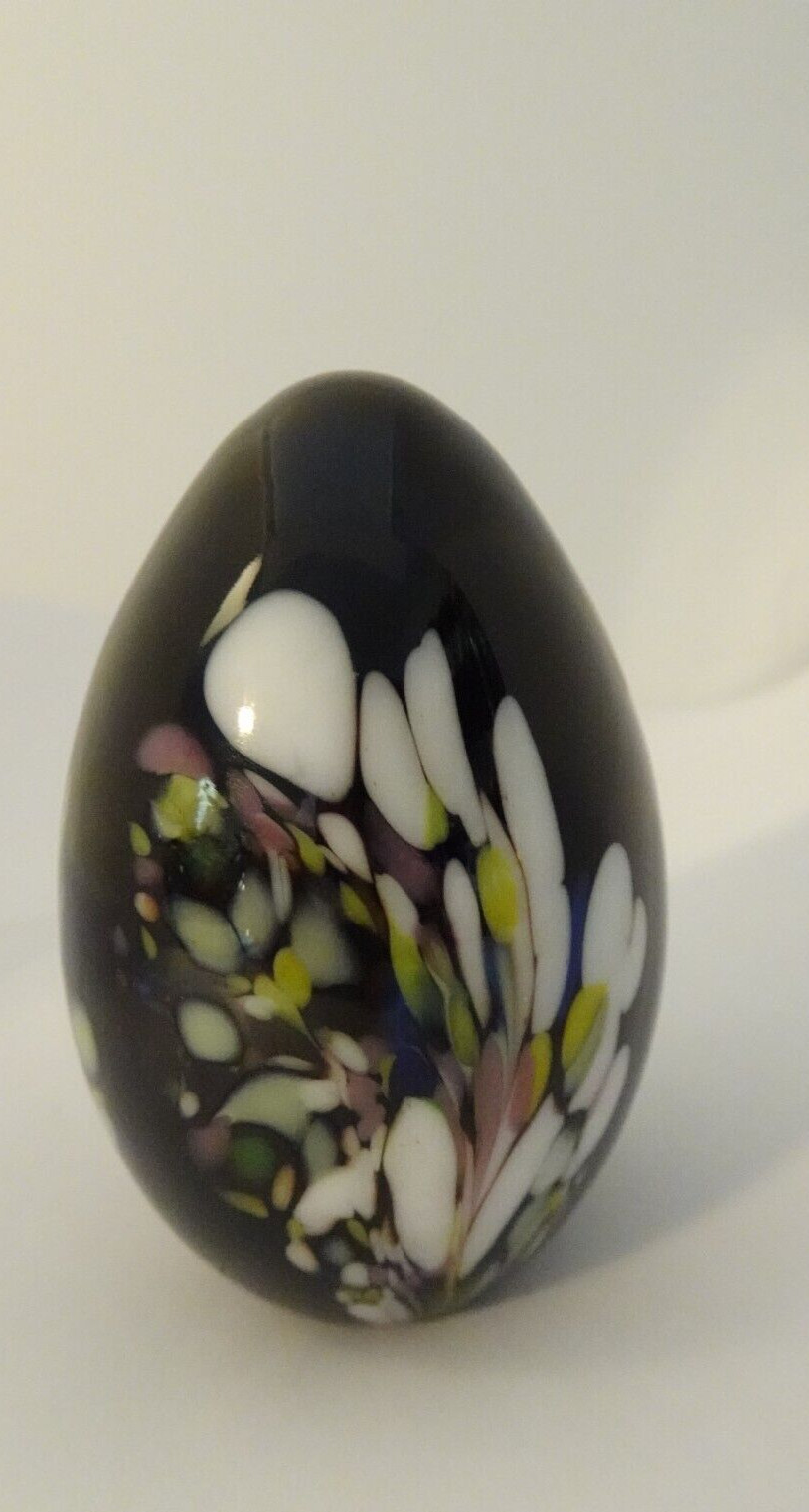 Signed 1987 Hank Claycamp of MSH Studio Art Glass Egg Spatter Paperweight Black
