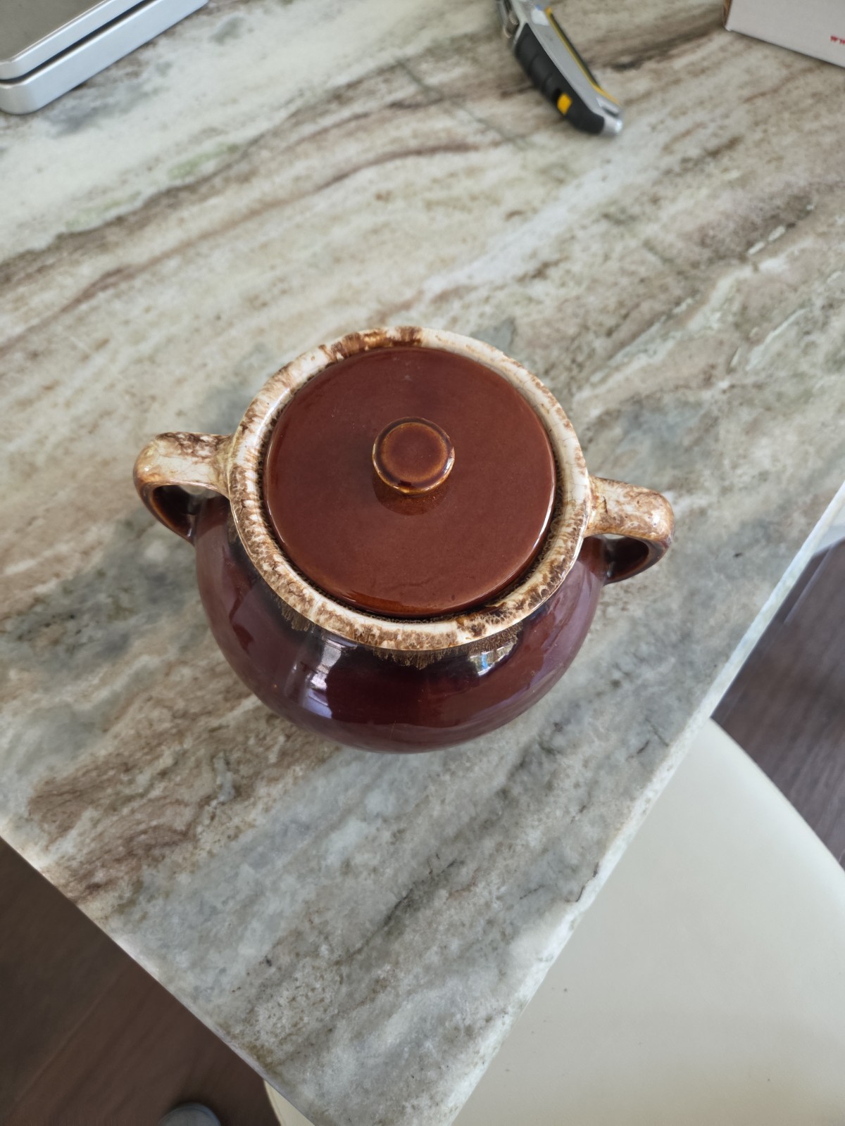 HULL Pottery Vintage Brown Drip Glaze Bean Pot W/Lid  Ovenproof USA 2qt Crockpot